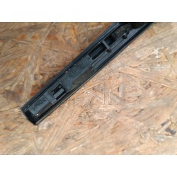 LISTWA USZCZELKA DRZWI PRAWY TYŁ ZGARNIAJĄCA NISSAN JUKE I F15