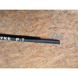 LISTWA USZCZELKA DRZWI PRAWY TYŁ ZGARNIAJĄCA NISSAN JUKE I F15