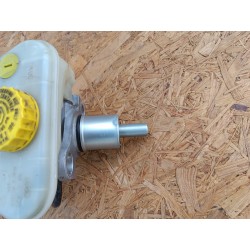 AUDI A8 D3 4E0611301A ZBIORNICZEK HAMULCOWY POMPA HAMULCOWA 6.0