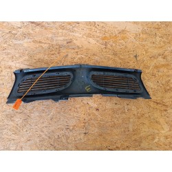 KRATKA GRILL ATRAPA ZDERZAKA PRZÓD MB944763 MITSUBISHI CARISMA 95-