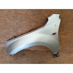 SUZUKI GRAND VITARA II 05- BŁOTNIK LEWY PRZÓD