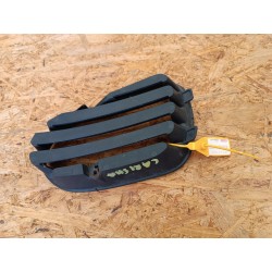 MR153416 KRATKA ZDERZAKA GRILLA PRAWA PRZÓD MITSUBISHI CARISMA