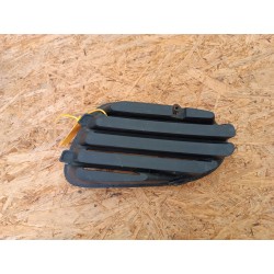 MR153416 KRATKA ZDERZAKA GRILLA PRAWA PRZÓD MITSUBISHI CARISMA