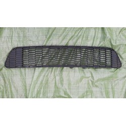 KRATKA ŚRODKOWA ZDERZAKA NISSAN MICRA K12