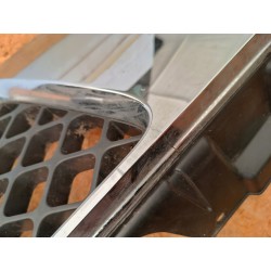 KRATKA GRILL ATRAPA ZDERZAKA PRZÓD 2310EB400 NISSAN NAVARA D40