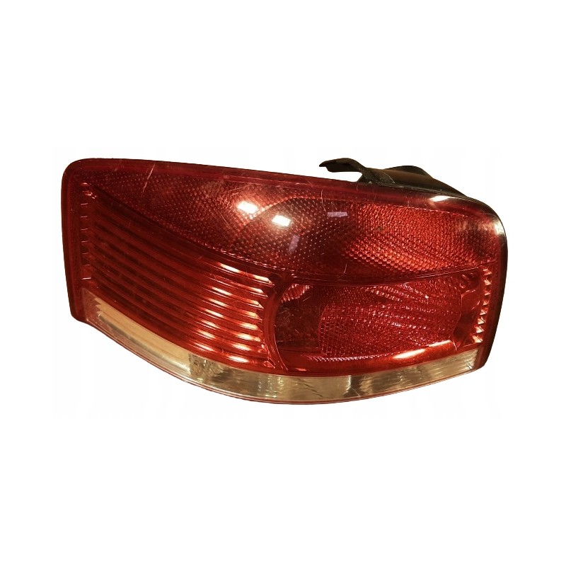 AUDI A3 8P LAMPA LEWA TYŁ TYLNA 8P0945095