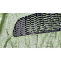 KRATKA ŚRODKOWA ZDERZAKA NISSAN MICRA K12