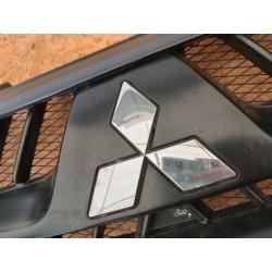KRATKA GRILL ATRAPA ZDERZAKA PRZÓD MN117713 MITSUBISHI PAJERO III