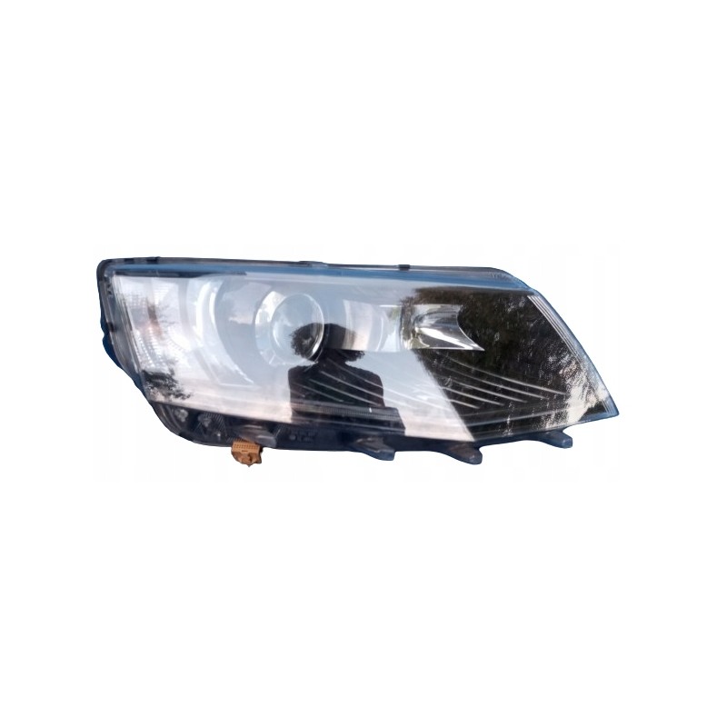 LAMPA PRAWY PRZÓD EUROPA XENON SKODA OCTAVIA III 3 2012- 5E1941018B