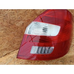 5J6945096 LAMPA PRAWY TYŁ W BŁOTNIK SKODA FABIA II LIFT HB