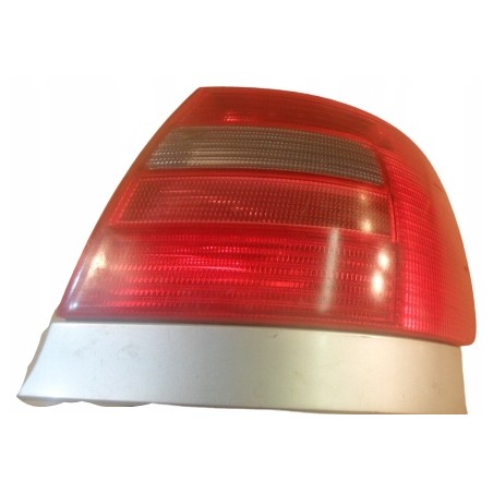 AUDI A4 SEDAN 1997 LAMPA PRAWY TYŁ TYLNA