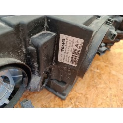 LAMPA PRAWY PRZÓD EU 30655906 VOLVO XC70 V70 S60 XENON