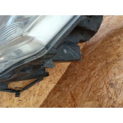 LAMPA PRAWY PRZÓD EU REFLEKTOR TOYOTA AVENSIS T27