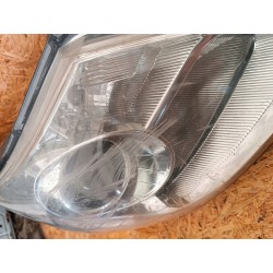 LAMPA PRAWY PRZÓD EU REFLEKTOR TOYOTA AVENSIS T27