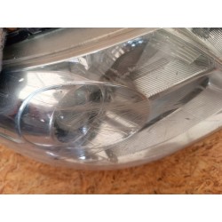 LAMPA PRAWY PRZÓD EU REFLEKTOR TOYOTA AVENSIS T27