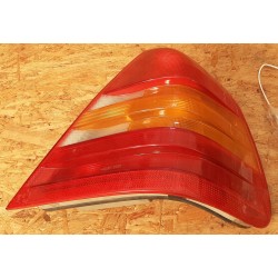 MERCEDES-BENZ C-KLASA W202 SEDAN LAMPA TYLNA TYŁ PRAWA