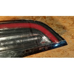TESLA MODEL 3 LAMPA LEWY TYŁ W KLAPE 1077401 1077403