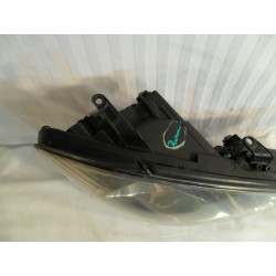 LAMPA PRAWY PRZÓD EU TOYOTA AVENSIS VERSO 2001-