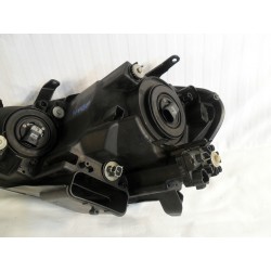 LAMPA PRAWY PRZÓD EU TOYOTA AVENSIS VERSO 2001-