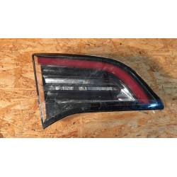 TESLA MODEL 3 LAMPA LEWY TYŁ W KLAPE 1077401 1077403