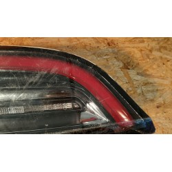 TESLA MODEL 3 LAMPA LEWY TYŁ W KLAPE 1077401 1077403