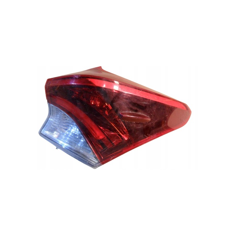LAMPA PRAWY TYŁ TYLNA TOYOTA AURIS II LIFT KOMBI