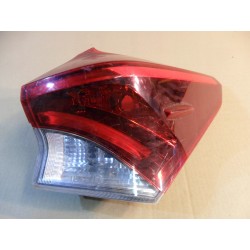 LAMPA PRAWY TYŁ TYLNA TOYOTA AURIS II LIFT KOMBI