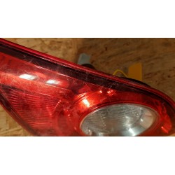 NISSAN QASHQAI J10 LAMPA TYLNA TYŁ LEWA W KLAPĘ 26555JD800
