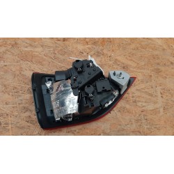 BMW F46 LCI LAMPA PRAWA TYŁ TYLNA W KLAPĘ 7329792