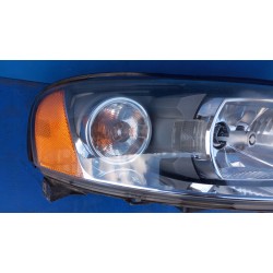 LAMPA REFLEKTOR PRZOD PRAWY PRAWA VOLVO XC70 V70 XENON 30698848 EUROPA