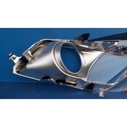 ODBŁYŚNIK ŚRODEK LAMPY OBUDOWA LAMPA PRAWY PRZÓD XENON OPEL INSIGNIA A