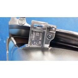 ODBŁYŚNIK ŚRODEK LAMPY OBUDOWA LAMPA PRAWY PRZÓD XENON OPEL INSIGNIA A