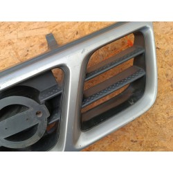 KRATKA GRILL ATRAPA ZDERZAKA PRZÓD 623108H700 NISSAN X-TRAIL T30 01-