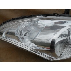 LAMPA PRAWY PRZÓD REFLEKTOR EU SUZUKI SWIFT V 5 MK7 2010-