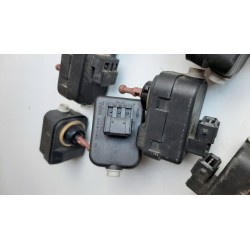 SILNICZEK LAMPY REFLEKTORA NISSAN MICRA K12