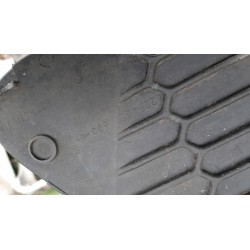 KRATKA ŚRODKOWA ZDERZAKA NISSAN MICRA K12